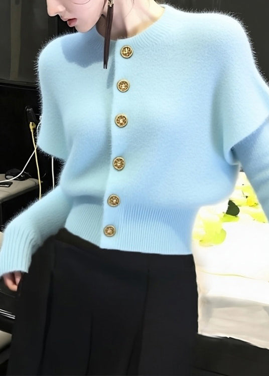 Well Tailored Sweater with a Graceful Silhouette