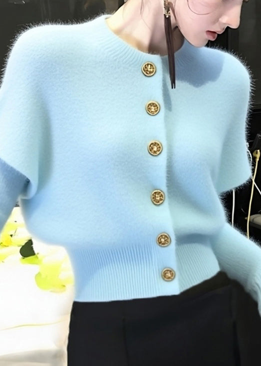 Well Tailored Sweater with a Graceful Silhouette