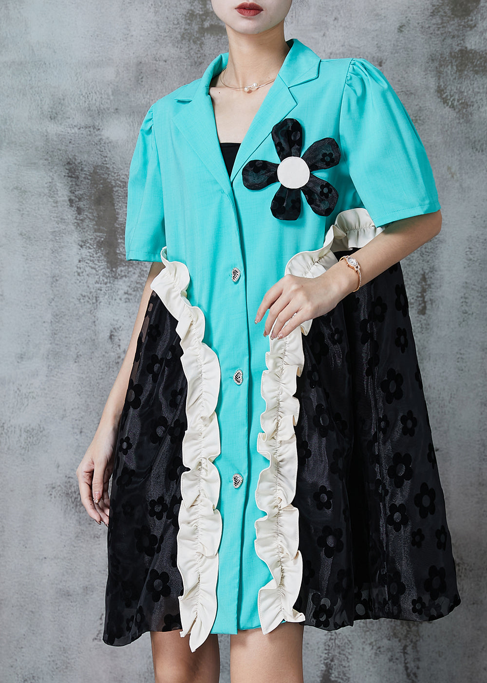 Classic Vintage Dress with a Flattering Fit