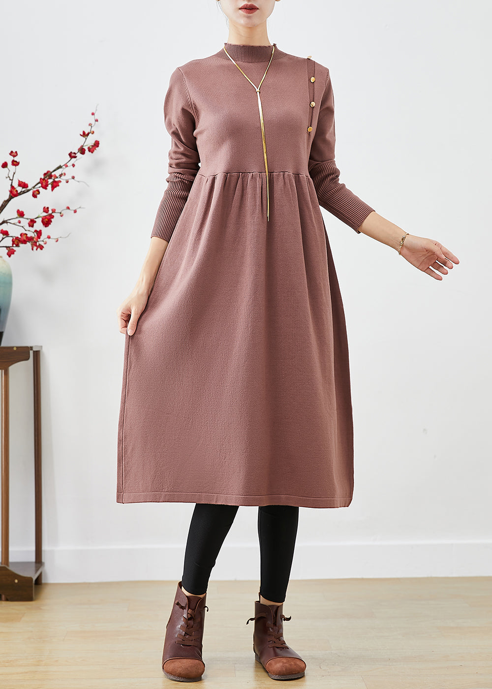 Beautifully Finished Dress in a Timeless Design