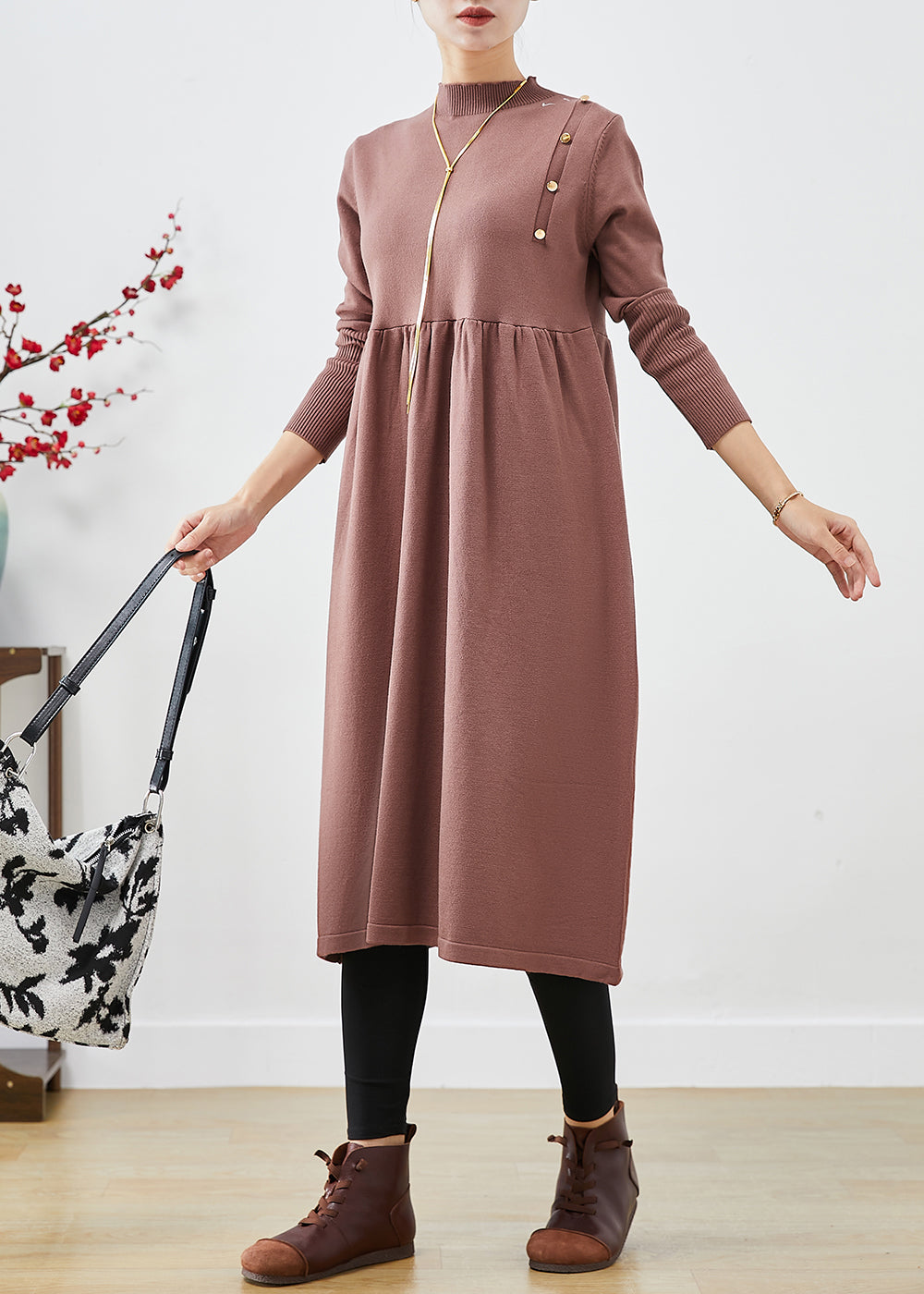 Beautifully Finished Dress in a Timeless Design