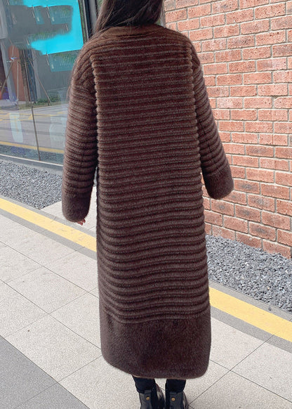 Well Tailored Coat with a Graceful Silhouette