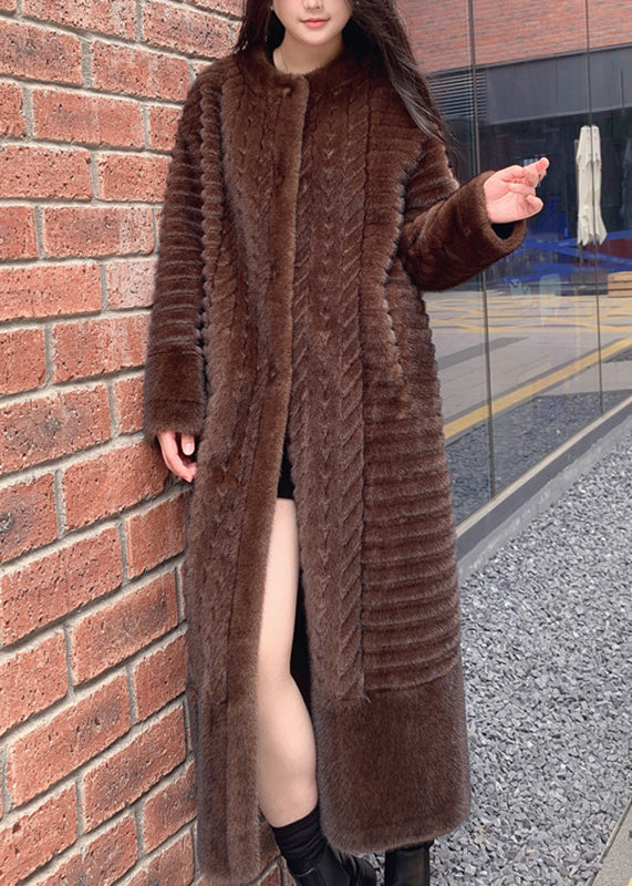 Well Tailored Coat with a Graceful Silhouette