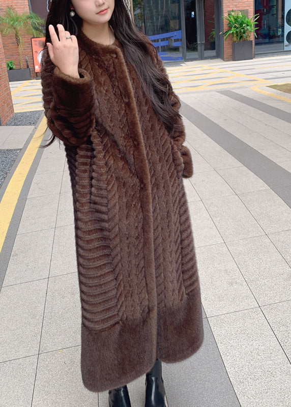 Well Tailored Coat with a Graceful Silhouette