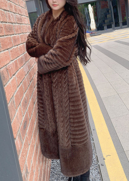 Well Tailored Coat with a Graceful Silhouette