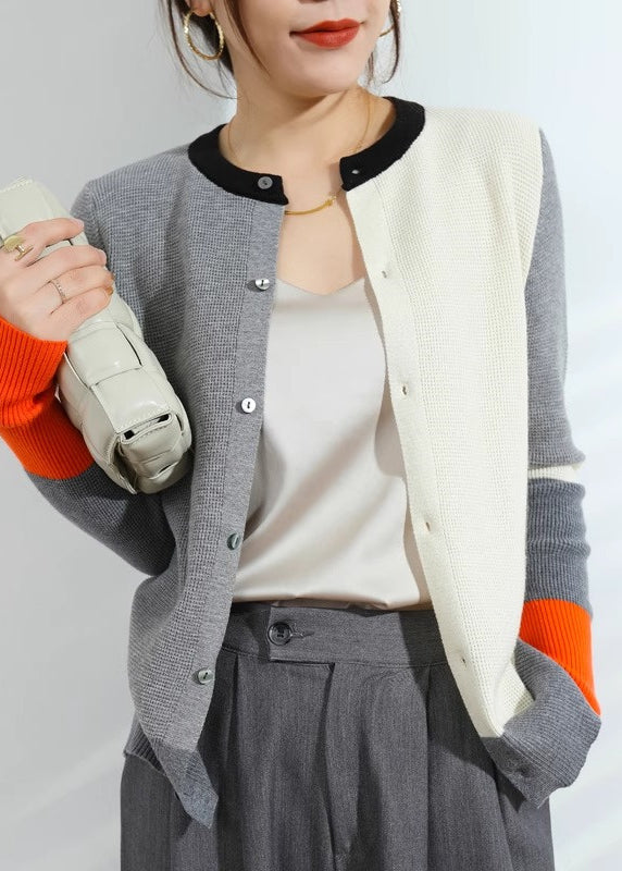 Well Tailored Cardigan with a Graceful Silhouette