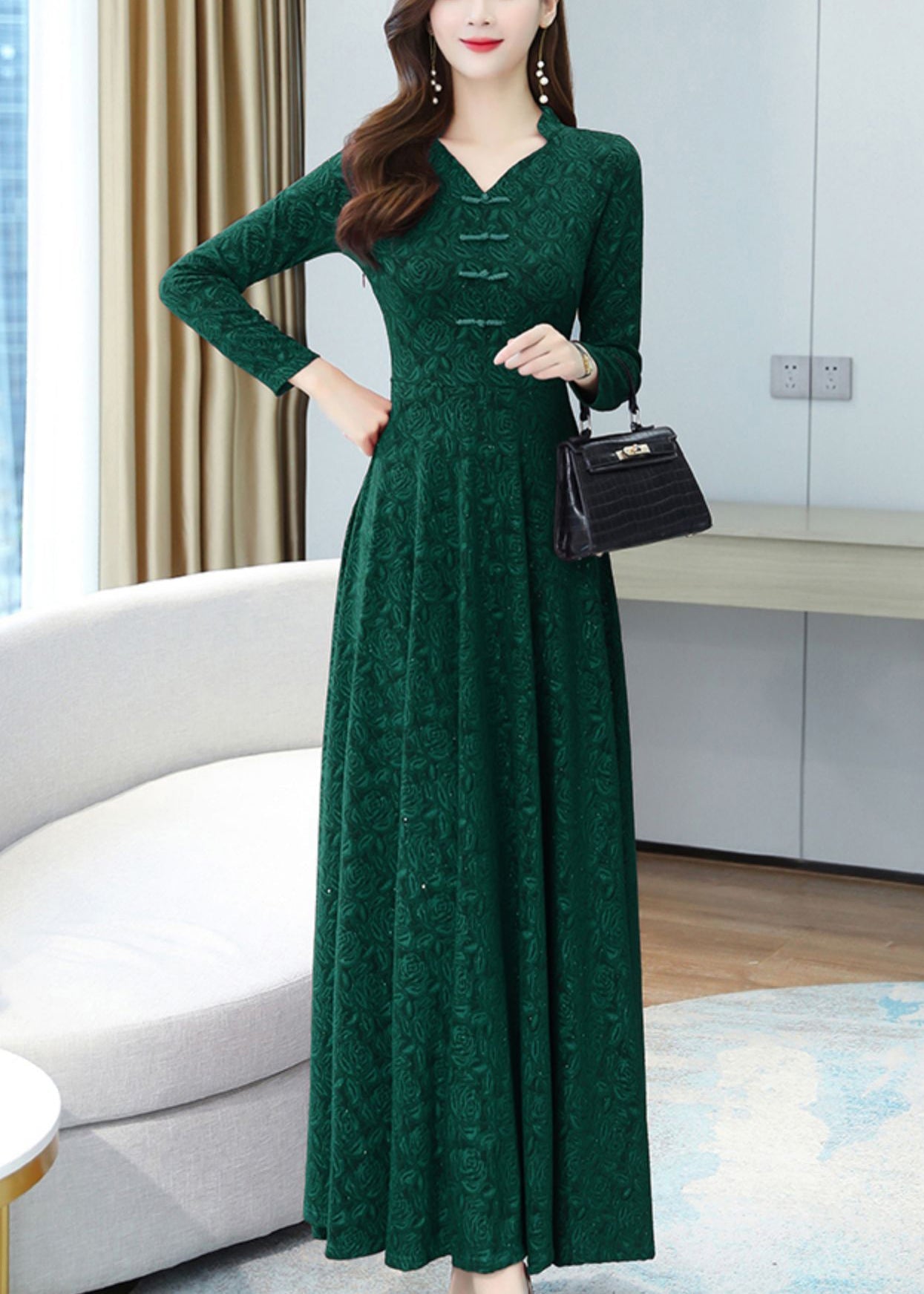 Effortlessly Elegant Dress with a Timeless Design