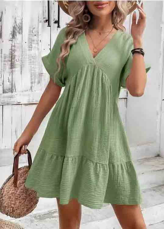 Beautifully Finished Dress in a Timeless Design