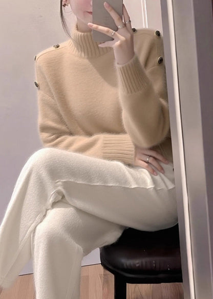 Classic Vintage Sweater with a Flattering Fit