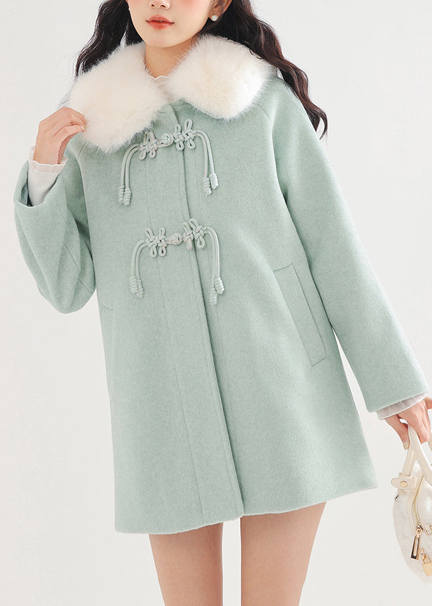 Well Tailored Coat with a Graceful Silhouette