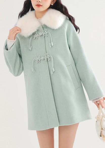 Well Tailored Coat with a Graceful Silhouette