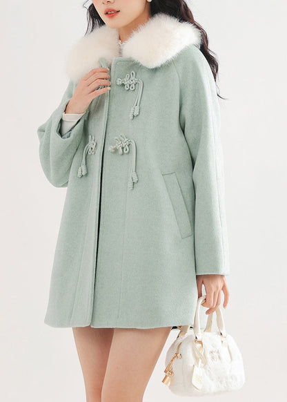 Well Tailored Coat with a Graceful Silhouette