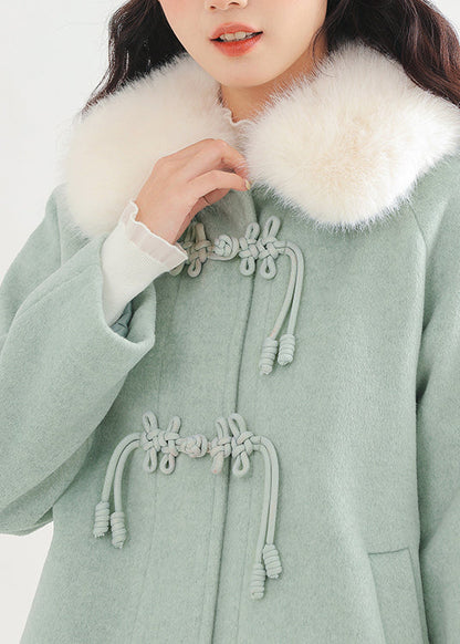 Well Tailored Coat with a Graceful Silhouette