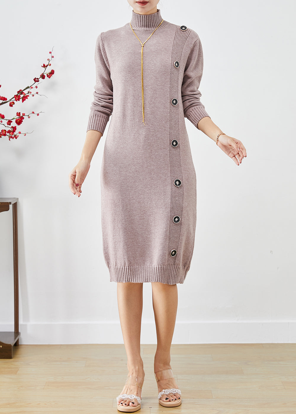 Well Tailored Sweater with a Graceful Silhouette