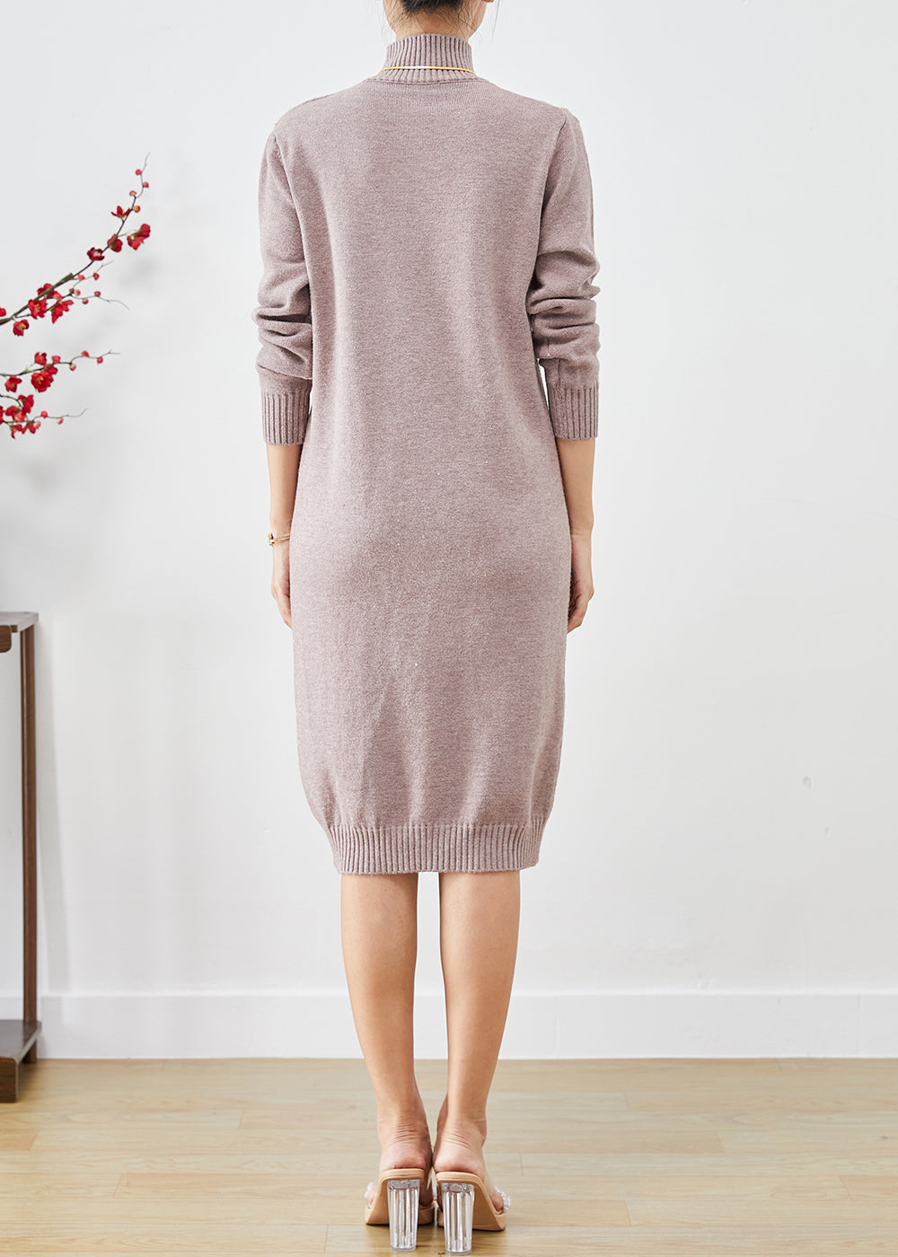 Well Tailored Sweater with a Graceful Silhouette