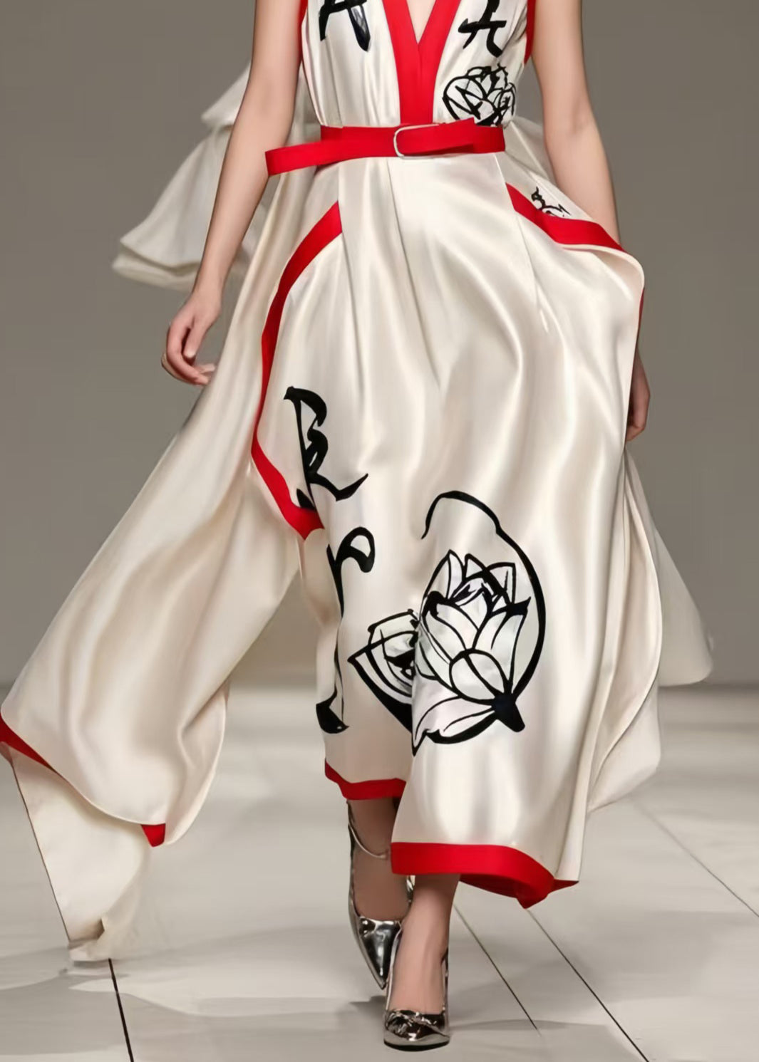 Well Tailored Dress with a Graceful Silhouette