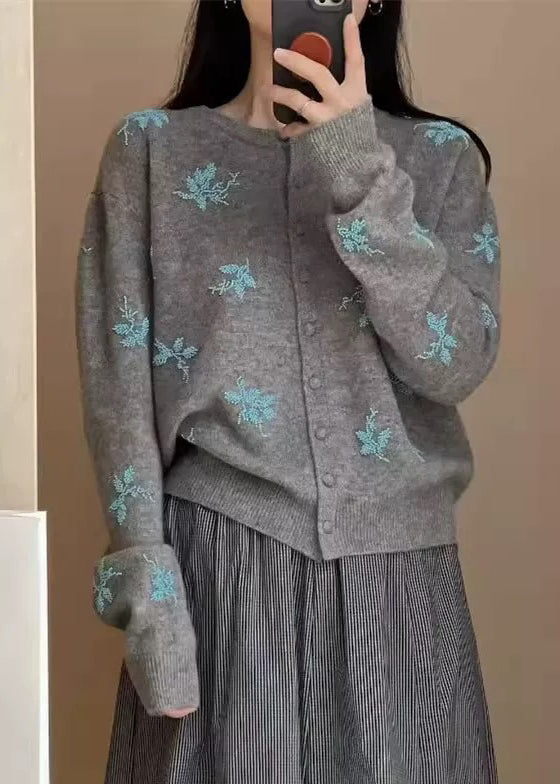 Beautifully Finished Coat in a Timeless Design