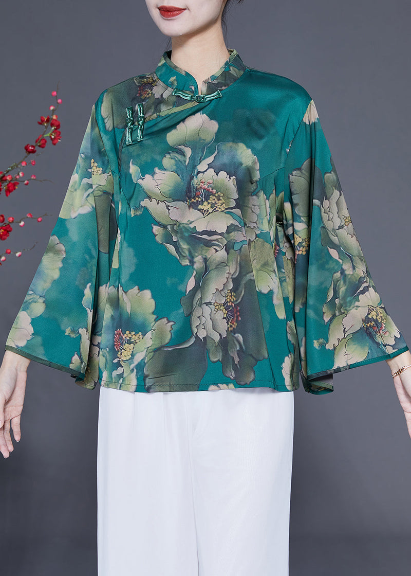 Well Tailored Top with a Graceful Silhouette