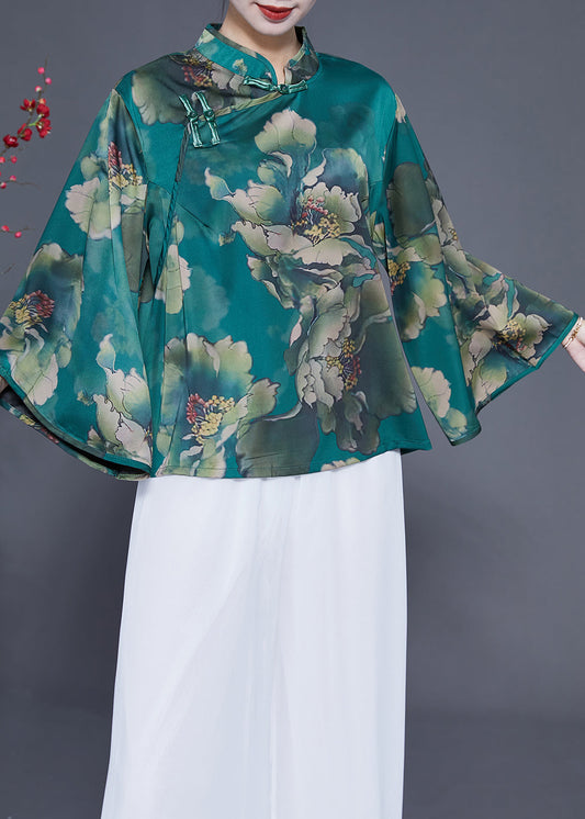 Well Tailored Top with a Graceful Silhouette