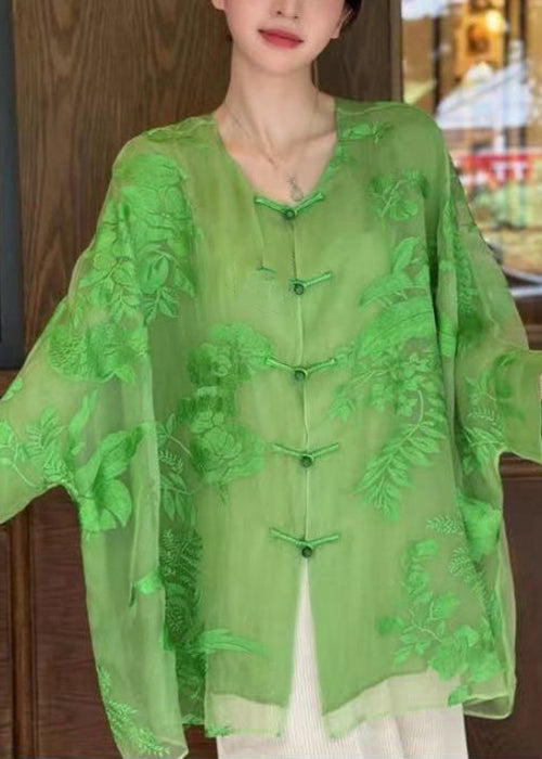 Well Tailored Blouse with a Graceful Silhouette
