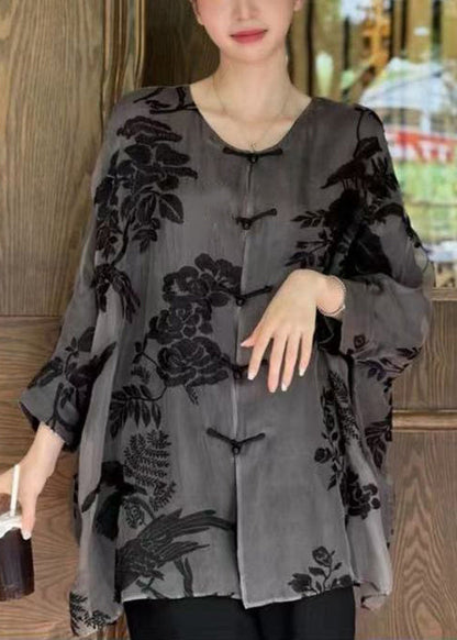 Well Tailored Blouse with a Graceful Silhouette