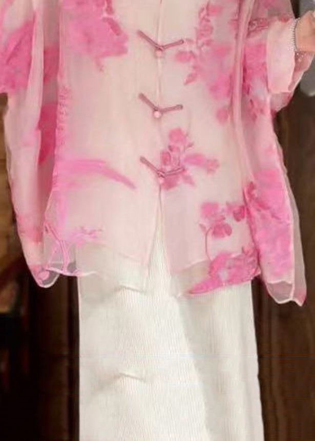 Well Tailored Blouse with a Graceful Silhouette