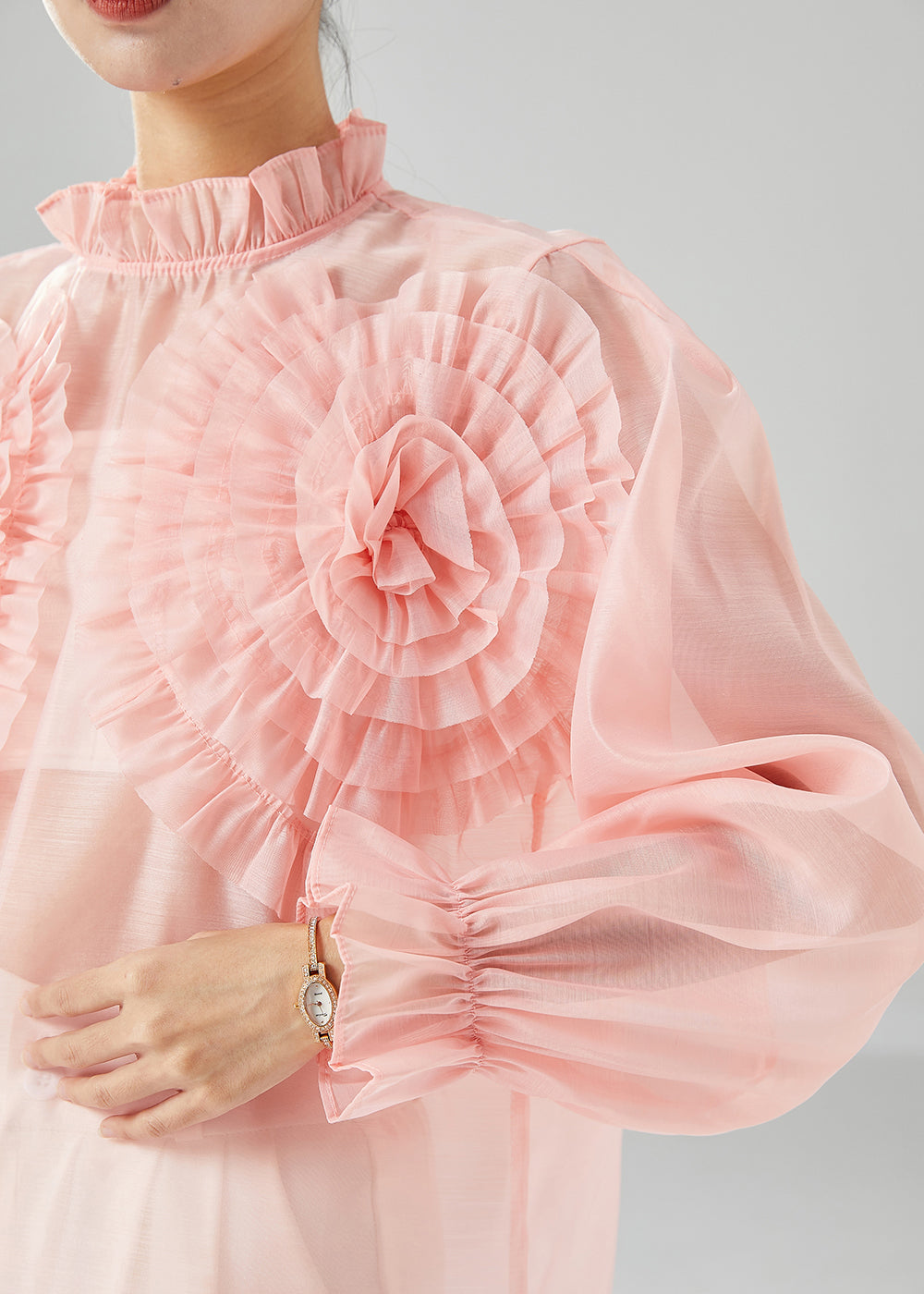 Effortlessly Elegant Blouse with a Timeless Design