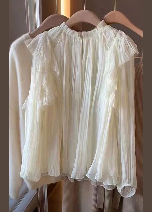 Well Tailored Top with a Graceful Silhouette