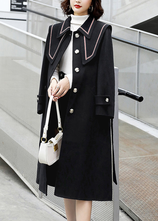 Well Tailored Coat with a Graceful Silhouette