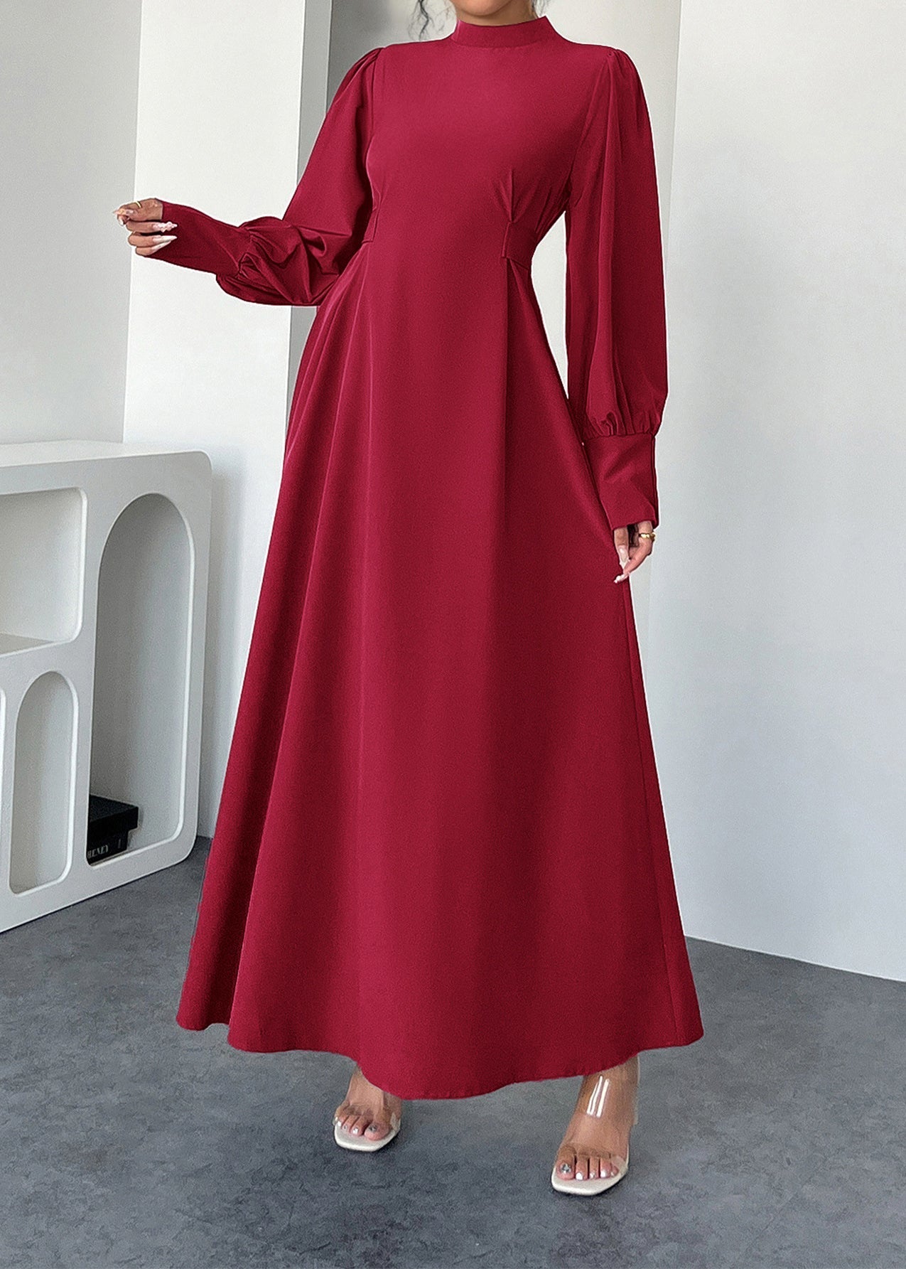 Beautifully Finished Dress in a Timeless Design
