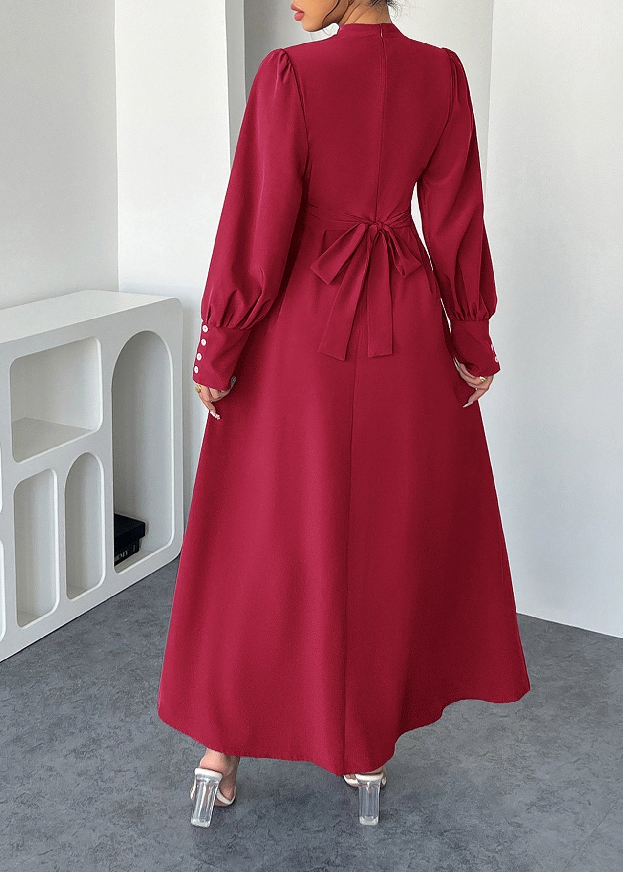 Beautifully Finished Dress in a Timeless Design