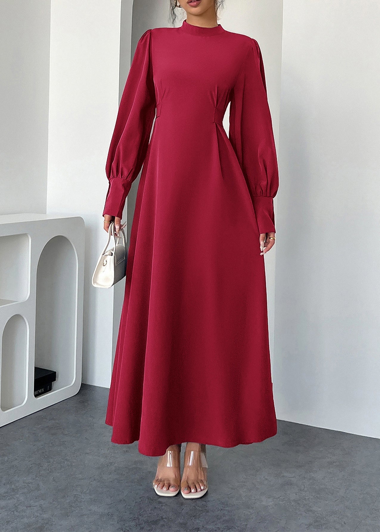Beautifully Finished Dress in a Timeless Design