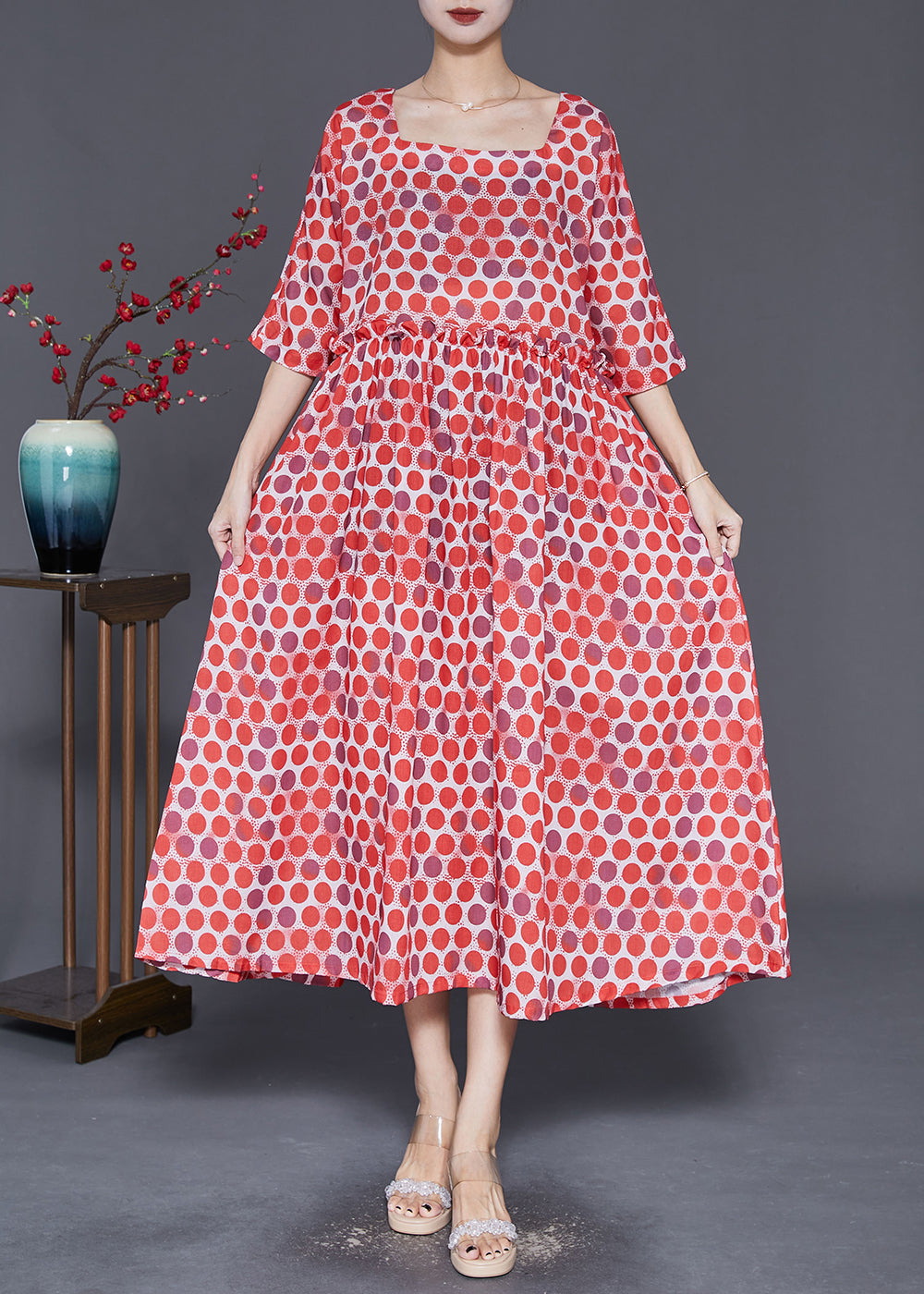 Beautifully Finished Dress in a Timeless Design