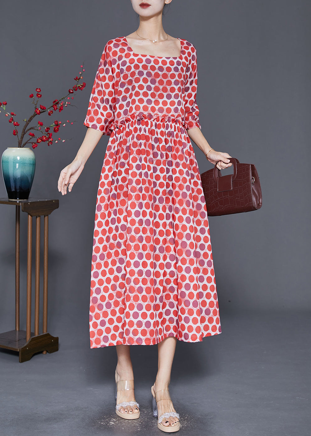 Beautifully Finished Dress in a Timeless Design