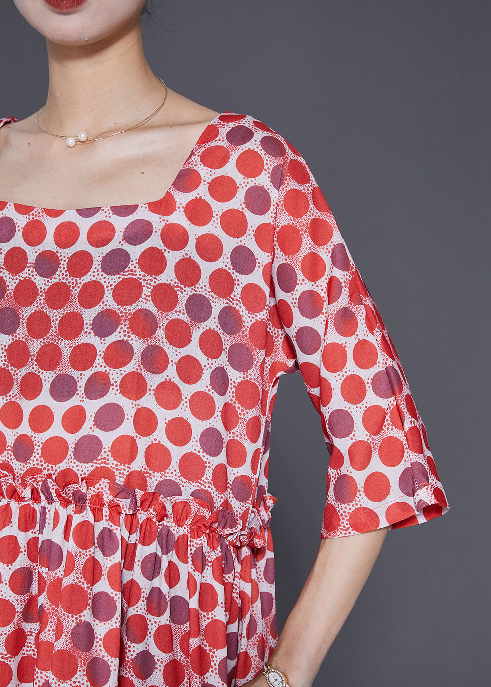 Beautifully Finished Dress in a Timeless Design
