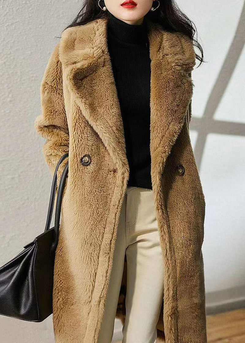 Well Tailored Coat with a Graceful Silhouette