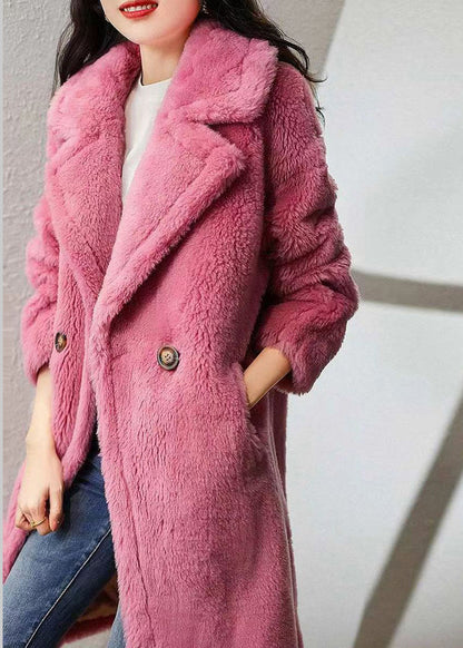 Well Tailored Coat with a Graceful Silhouette