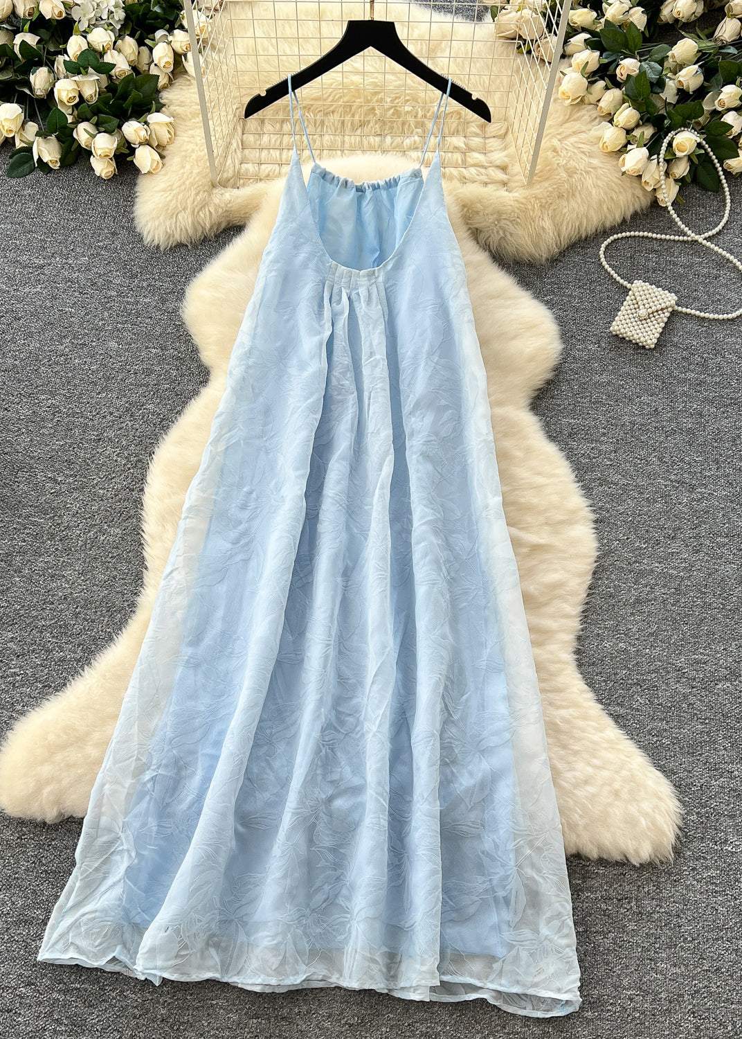 Effortlessly Elegant Dress with a Timeless Design