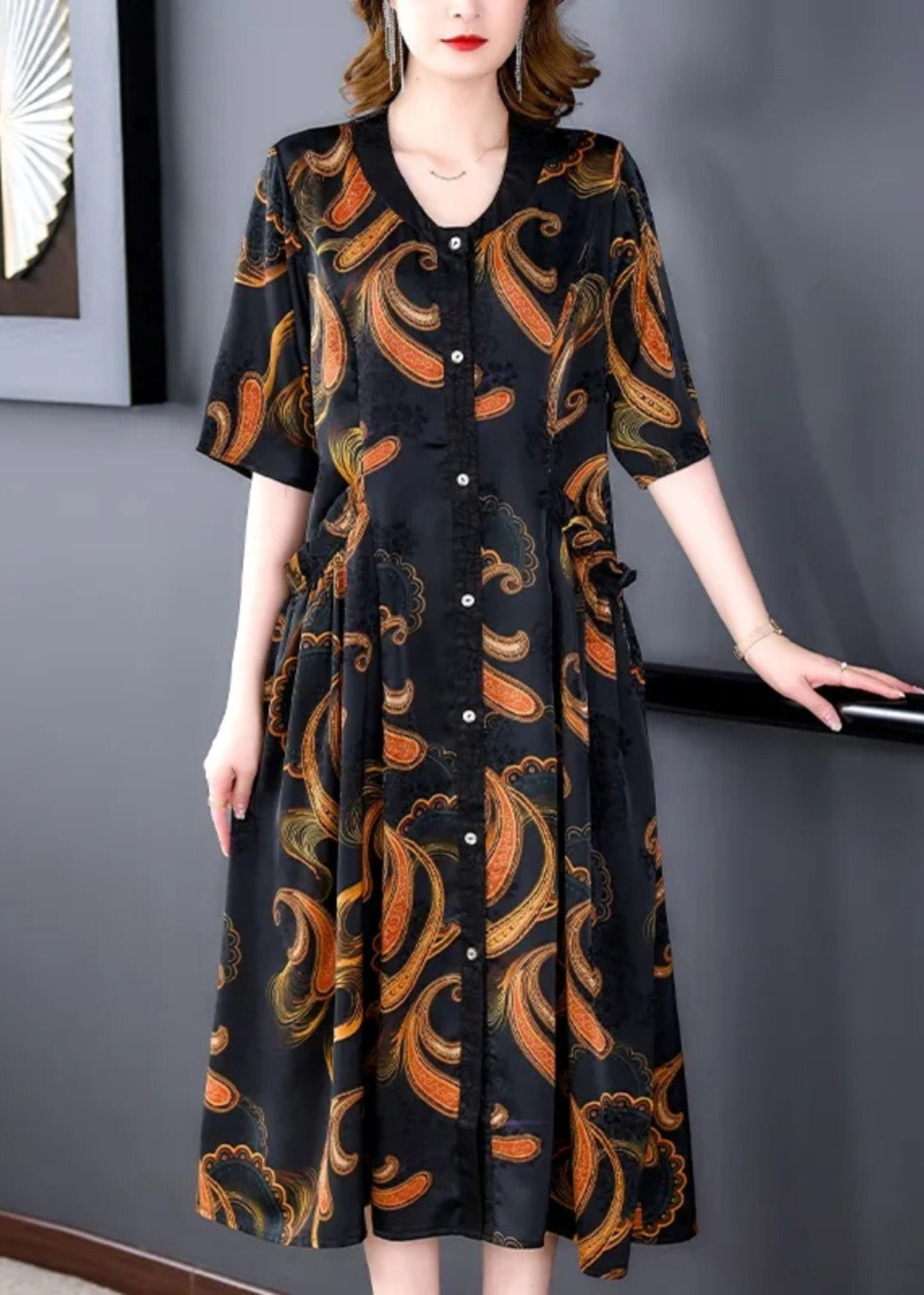 Effortlessly Elegant Dress with a Timeless Design