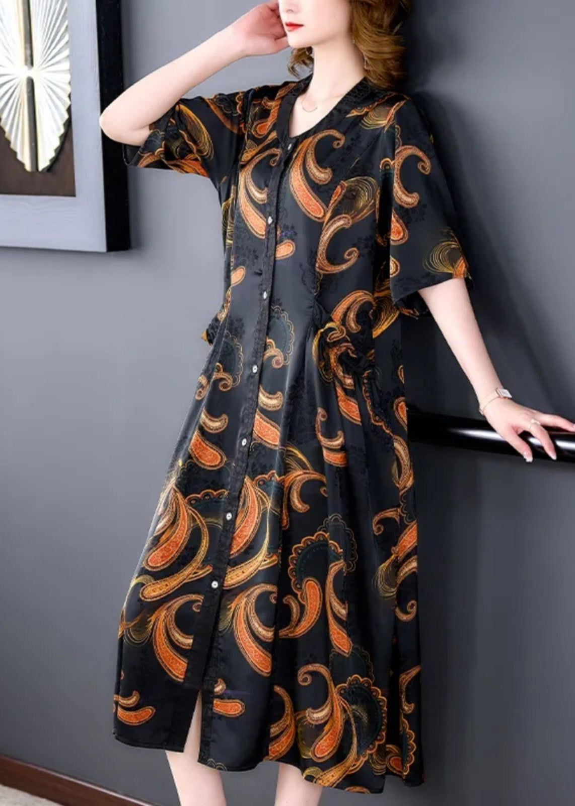 Effortlessly Elegant Dress with a Timeless Design