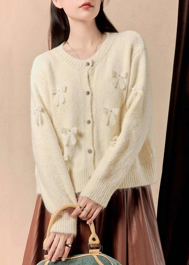 Classic Vintage Sweater with a Flattering Fit