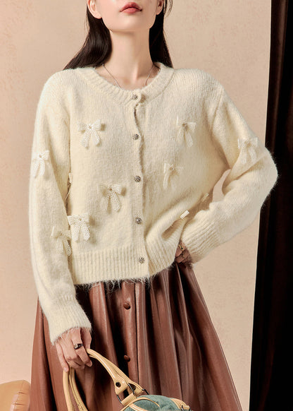 Classic Vintage Sweater with a Flattering Fit