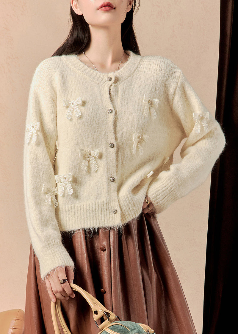 Classic Vintage Sweater with a Flattering Fit