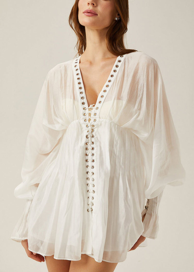 Classic Vintage Blouse with a Flattering Fit