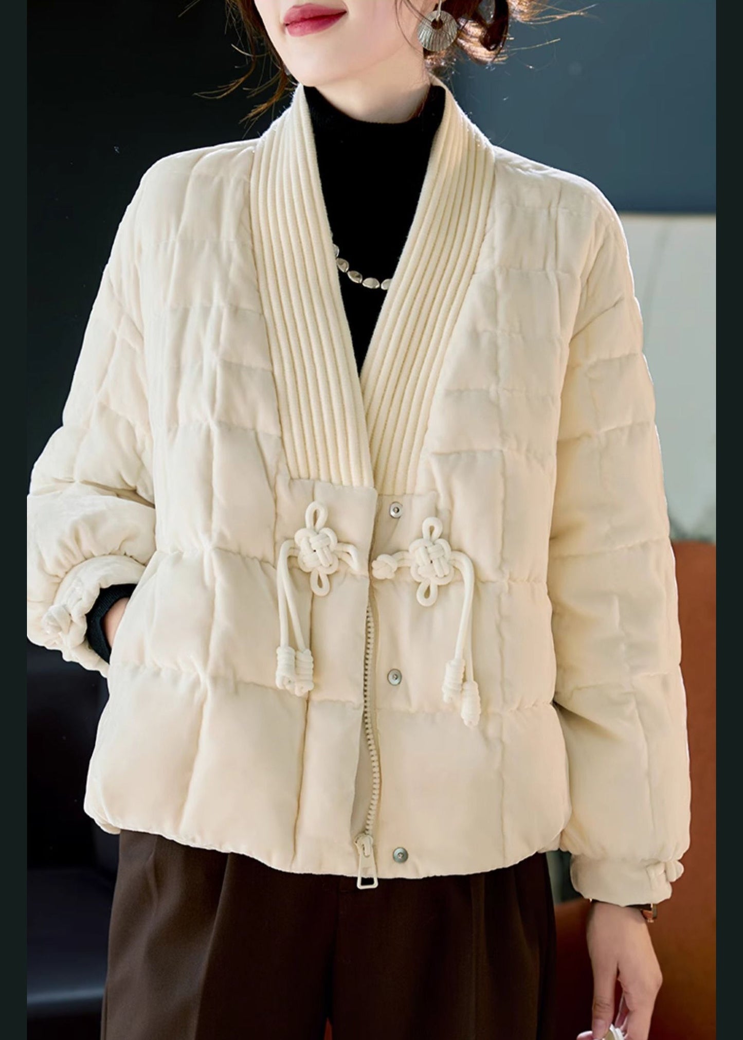 Effortlessly Elegant Jacket with a Timeless Design