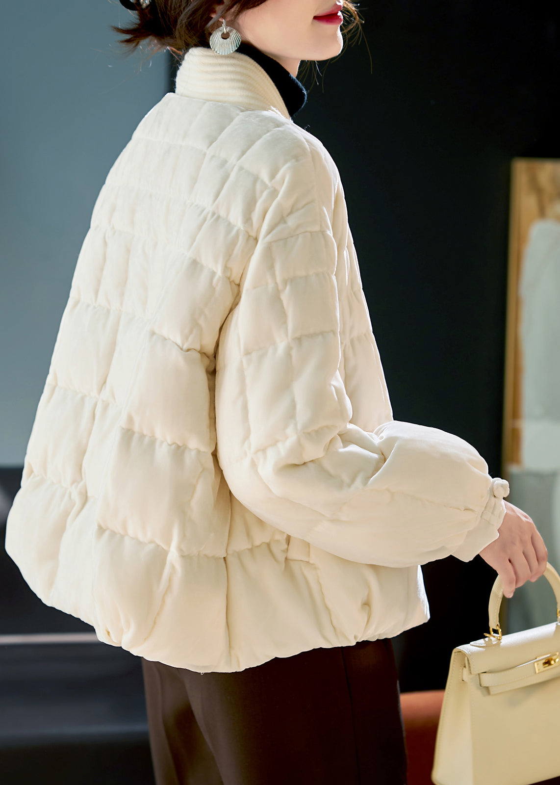 Effortlessly Elegant Jacket with a Timeless Design