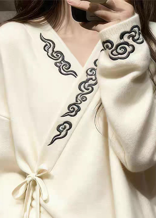 Well Tailored Sweater with a Graceful Silhouette