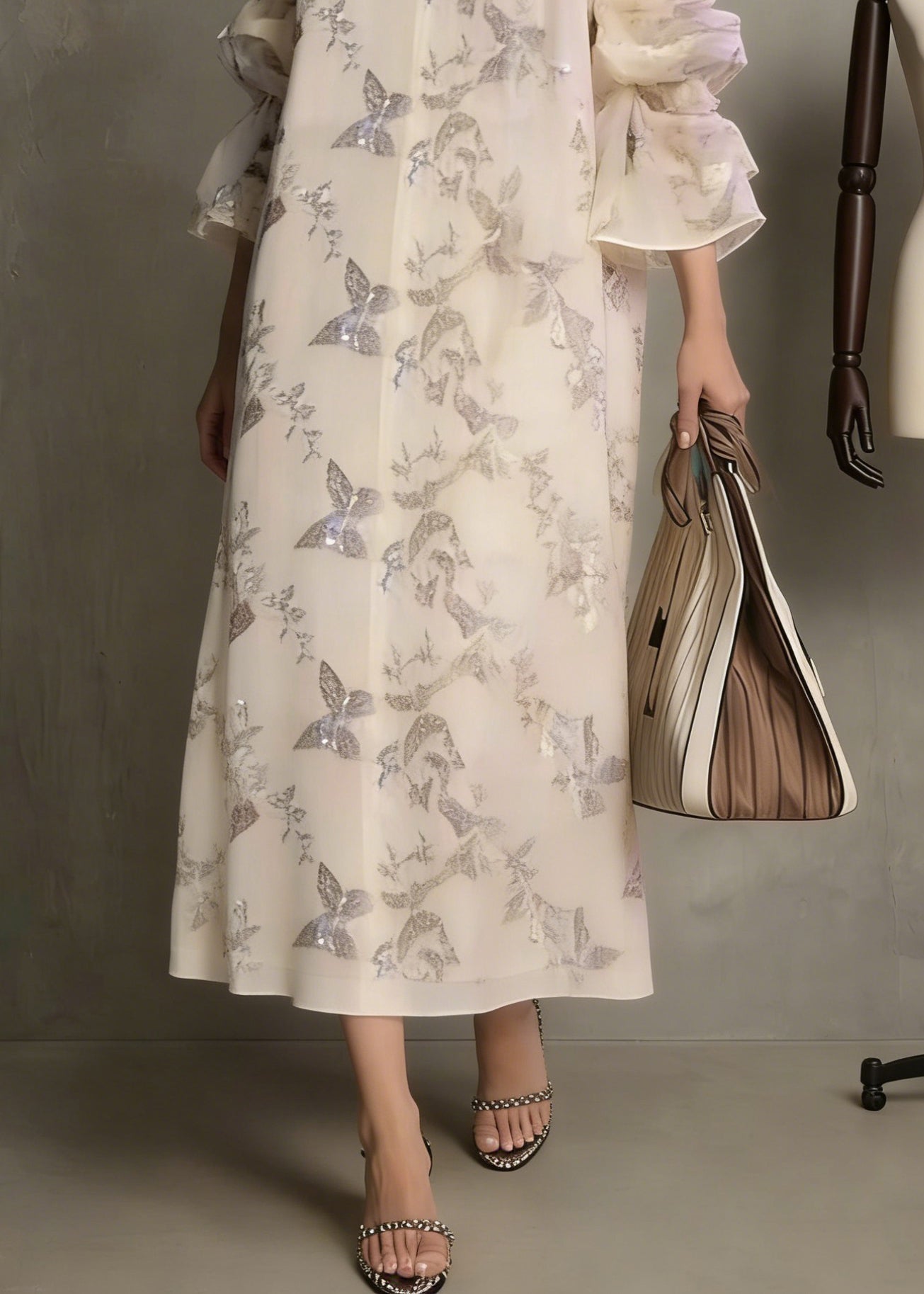 Beautifully Finished Dress in a Timeless Design