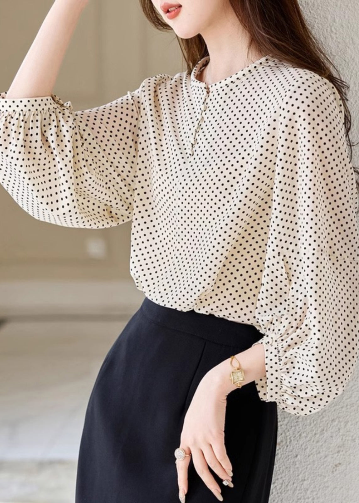 Well Tailored Top with a Graceful Silhouette