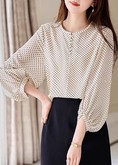 Well Tailored Top with a Graceful Silhouette